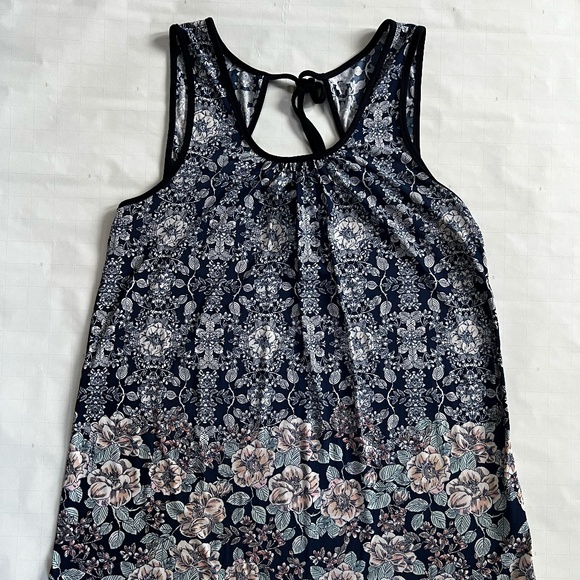 Agenda Blue Floral Open Back Top - Size M - Picture 1 of 4